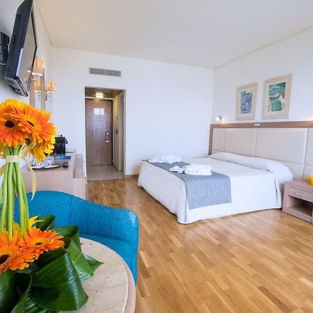 The Golden Coast Beach Hotel Pernera Dış mekan fotoğraf
