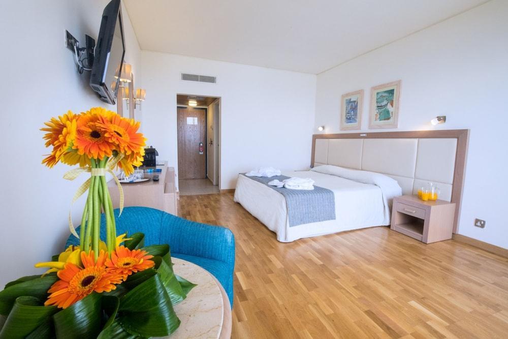 The Golden Coast Beach Hotel Pernera Dış mekan fotoğraf
